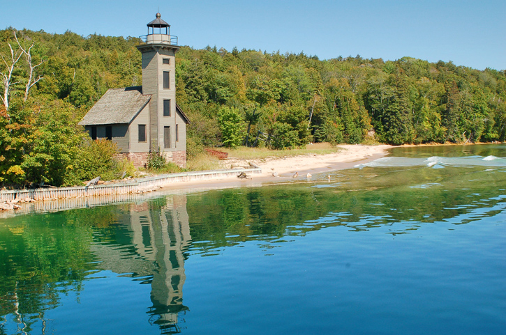 Munising Lighthouses | Munising Pictured Rocks | Munising Waterfalls | Munising MI Attractions | Munising Things to Do | Attractions | Waterfalls | Hiking