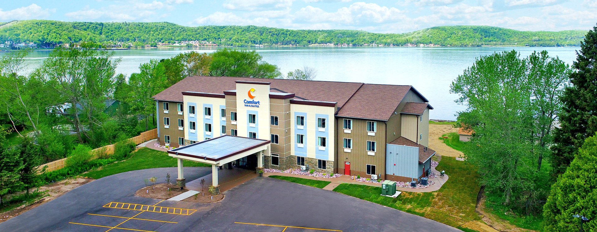 Munising Michigan Waterfron Hotel